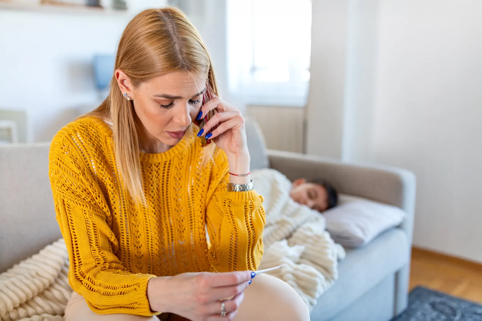 Angehörige organisiert Pflege am Telefon — akute Versorgungssituation